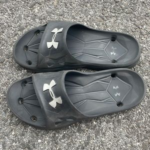 Boys’ size 5 Under Armour Slides